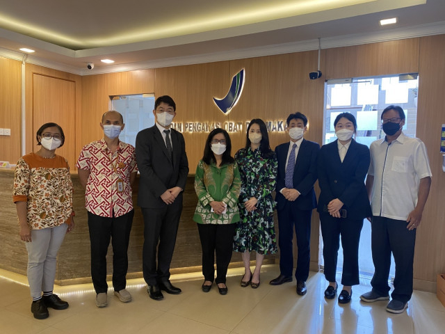 인도네시아 식약처(BPOM) Dra. Togi Junice Hutadjulu 국장 및 관계자, 큐라티스 조관구 대표 외 임직원들. (사진=큐라티스 제공)