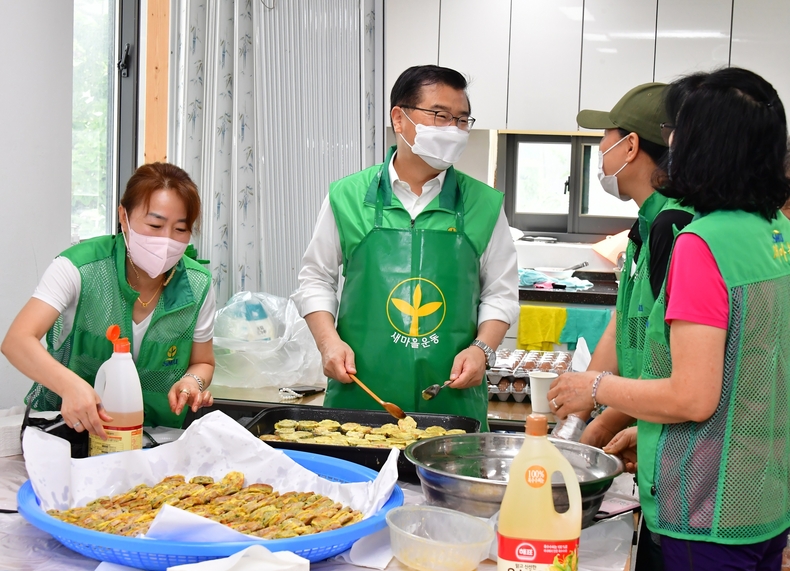 초복맞이 사랑의 반찬 나눔. (사진=중랑구청 제공)