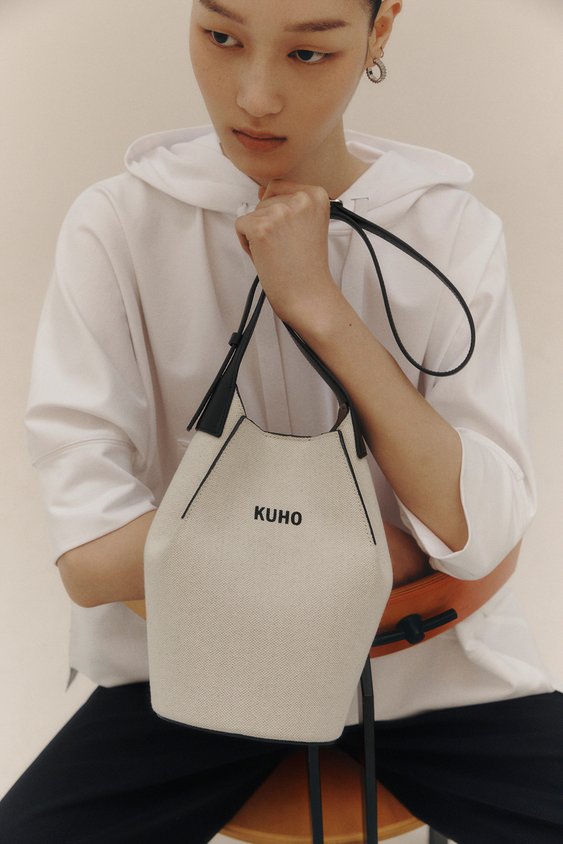 구호 22FW 가방 컬렉션 _엣지 캔버스 버킷백. (사진=삼성물산 제공)