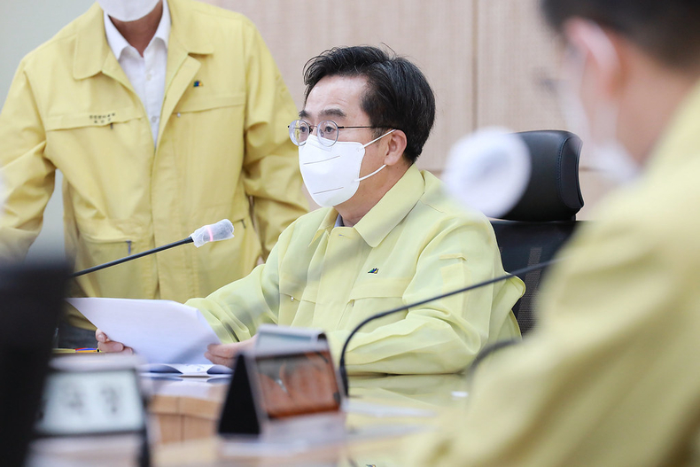 9일 오전 김동연 경기도지사가 경기도청 재난안전상황실에서 열린 대통령 주재 집중호우 대처 긴급 점검 (영상)회의에 참석하고 있다. (사진=경기도 제공)