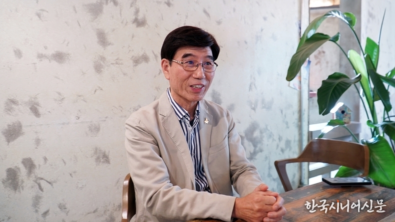 한경표 소장이 인생 제2막을 시작하게 된 계기에 대해 얘기하고 있다. (사진=한국시니어신문)