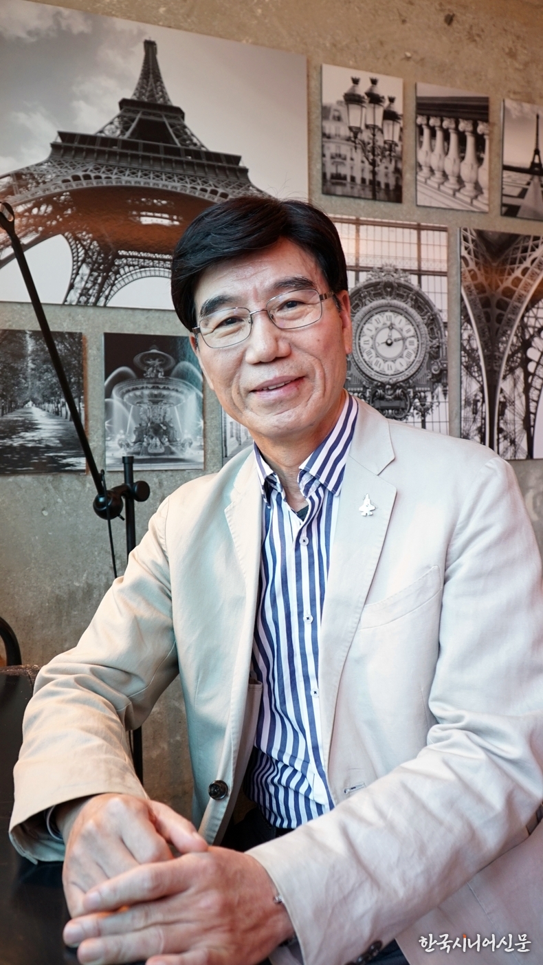 시니어 여행설계사로 인생 2막을 시작한 한경표 소장. (사진=한국시니어신문)