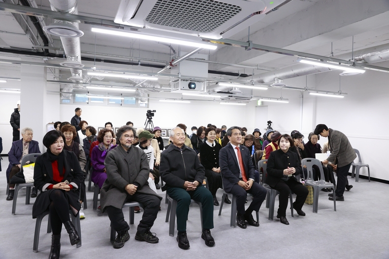 구리시노인상담센터 2023년 3차 인생노트 출판기념회 모습. (사진=윤슬사진촬영연구소 제공)