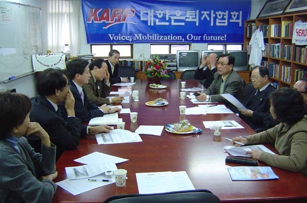 2007년 지하철 노인 무임승차 관련 지하철공사와 KARP 대표단 회의 모습. (사진=KARP대한은퇴자협회 제공)