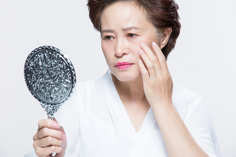 간절기 때 피부 관리를 소홀히 하면 주름이 쉽게 생길 수 있는 만큼 관리의 중요성이 커지고 있다. (사진=클립아트코리아 제공)